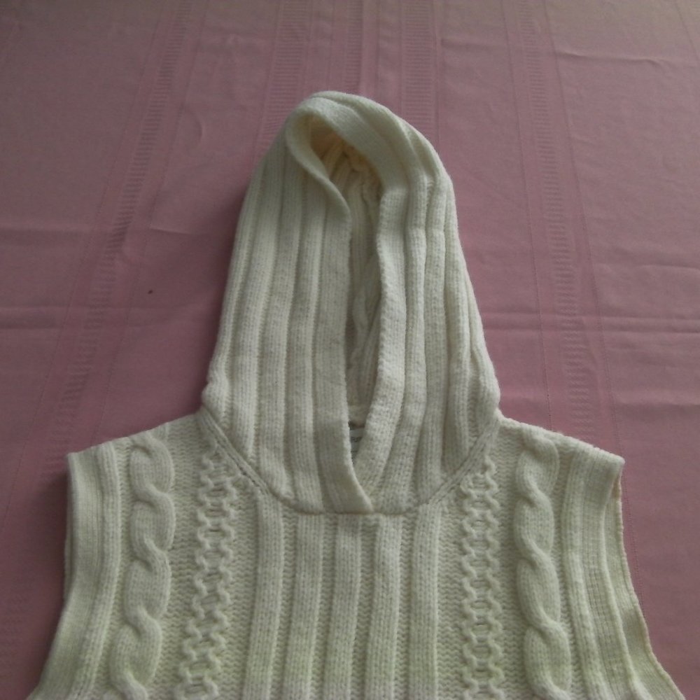 Sleeveless Pullover with Hood -- Lamb's Wool